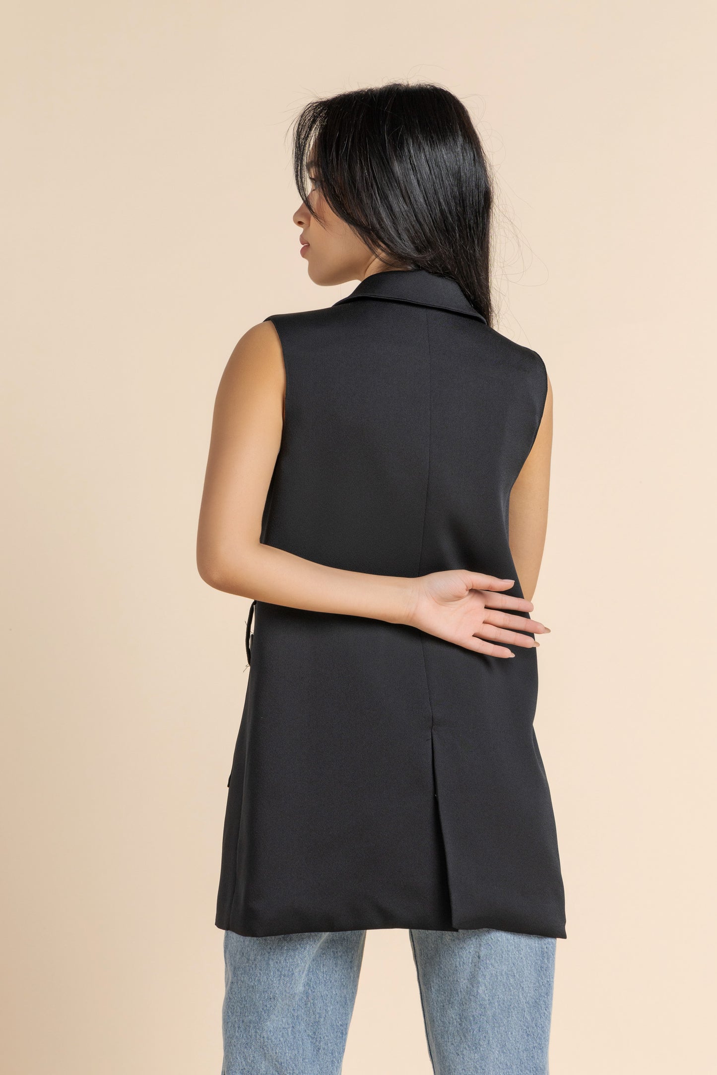 Black Graceful Crepe Essence Vest
